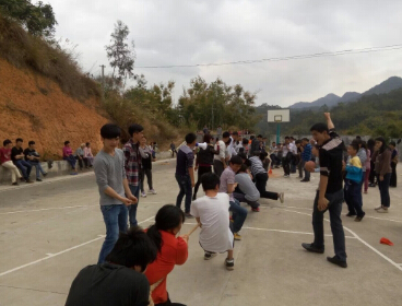 ��ɰ����ϴ��һ�촺�ڻ